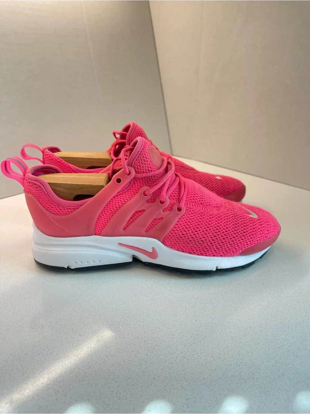 Nike Women’s Hot Pink Mesh Lace-Up Running Sneakers Size 6